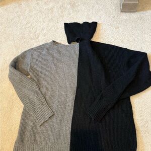 Minnie Rose Two-Tone Gray and Black Ribbed Turtleneck Sweater